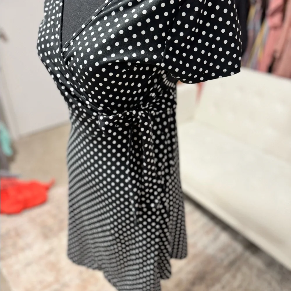 Black White Polka Dot Faux Wrap Dress | V Neck Short Sleeve Mini Dress | Small - Picture 4 of 6